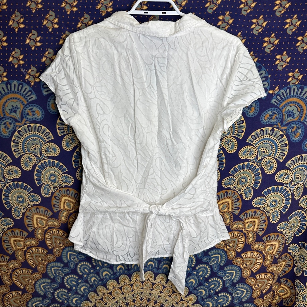 🦋5/20$🦋 sheer floral tie up blouse - Picture 11 of 14